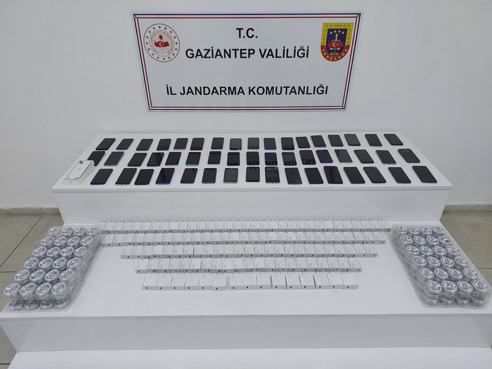 1.3 MİLYONLUK KAÇAK MALZEME ELE GEÇİRİLDİ