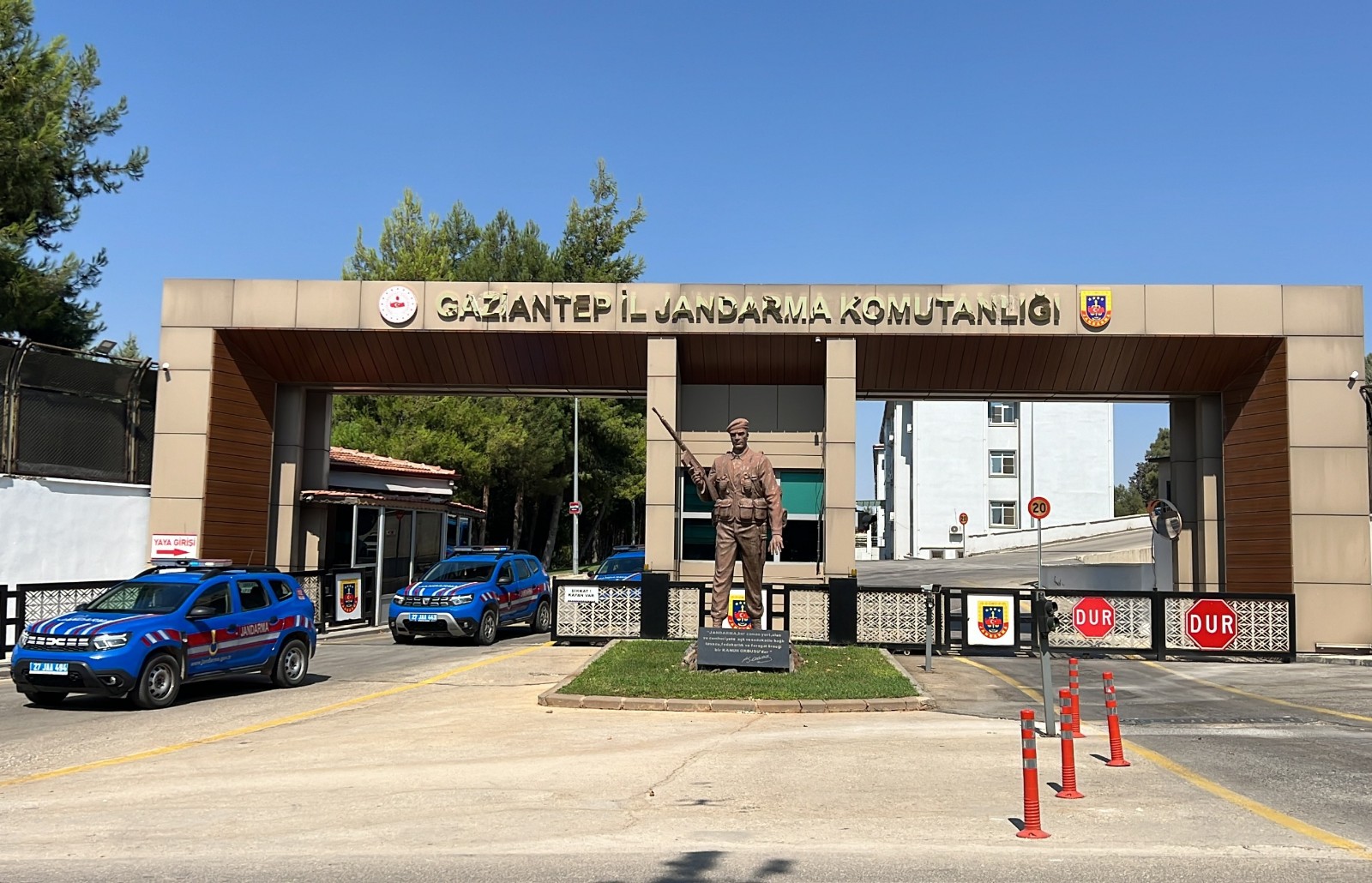JANDARMA DEDEKTİFLERİ 1771 ARANAN ŞAHSI YAKALADI