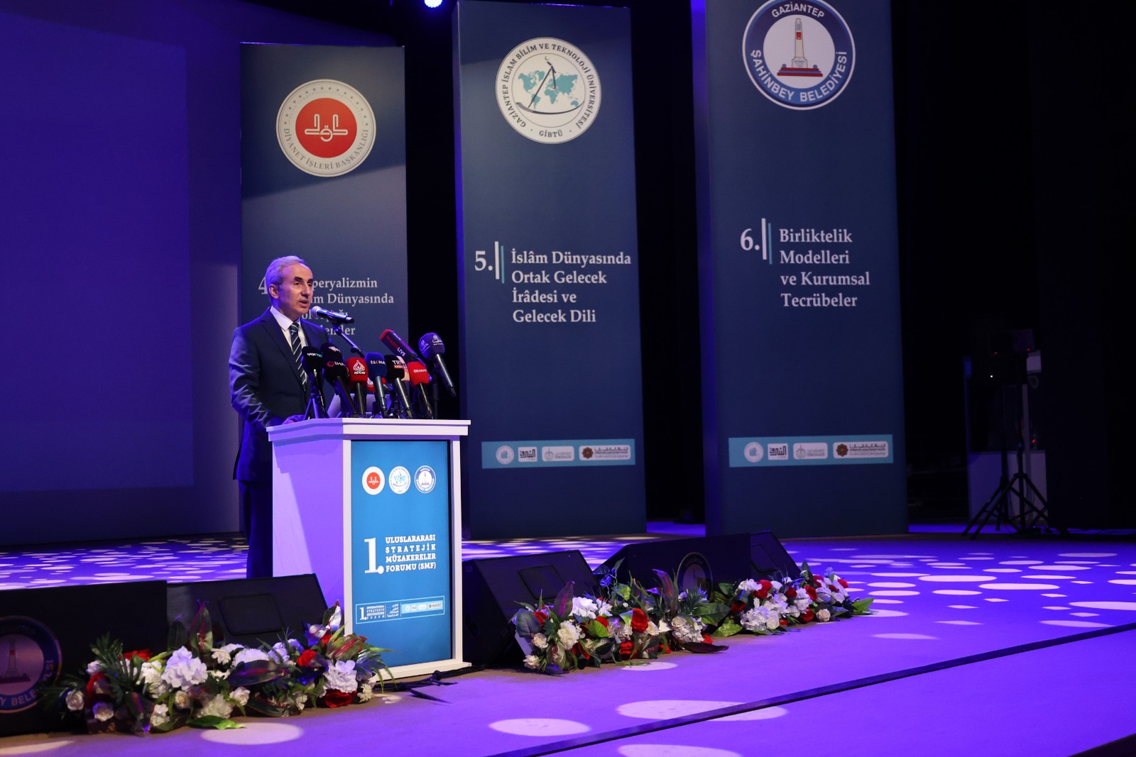 İSLAM DÜNYASININ GELECEĞİ GAZİANTEP'TE MASAYA YATIRILACAK