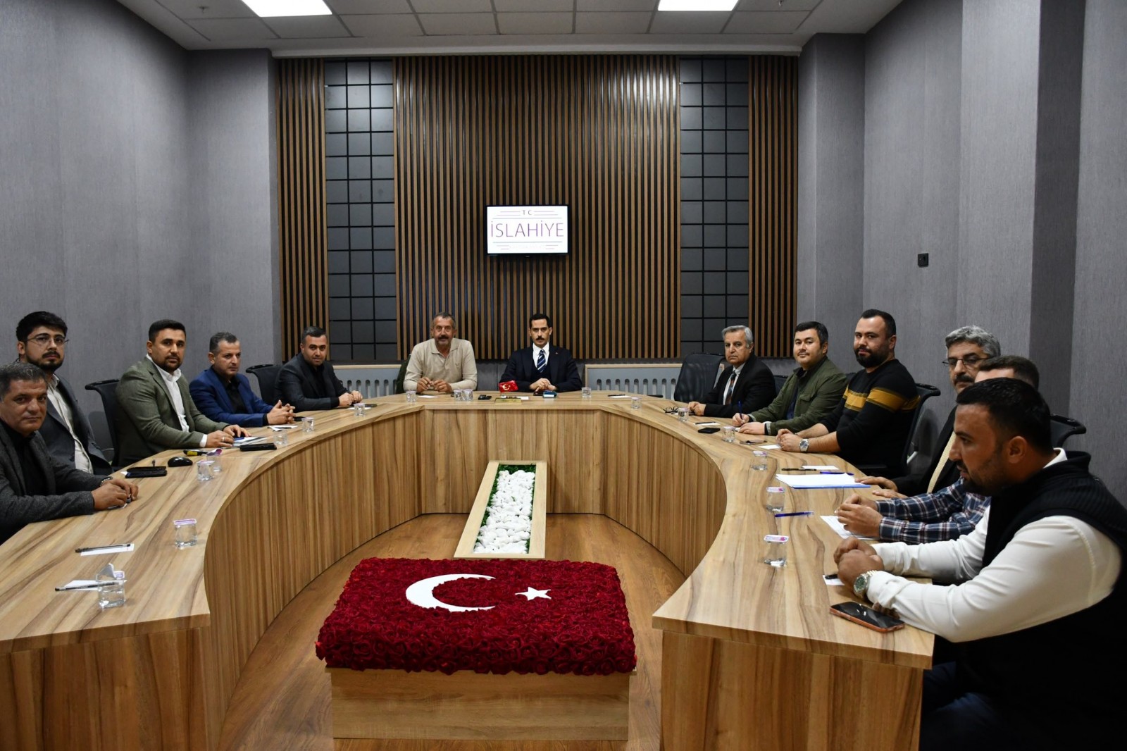 KAYMAKAMDAN ENERJİ SORUNUNA ÇÖZÜM TOPLANTISI