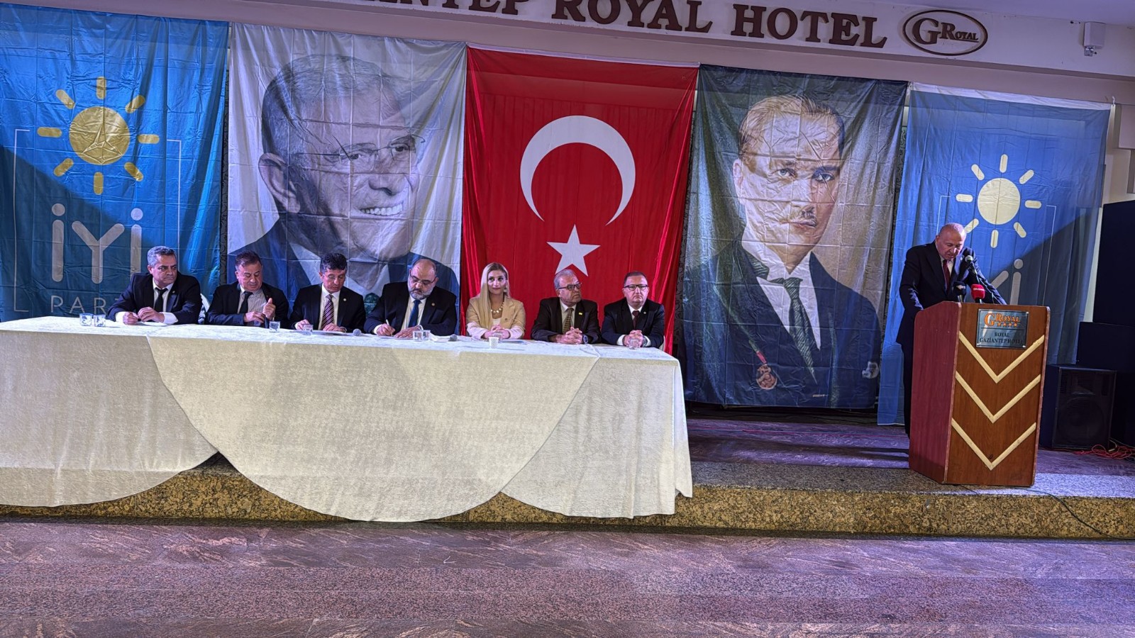 İYİ PARTİDEN MUHTEŞEM KONGRE