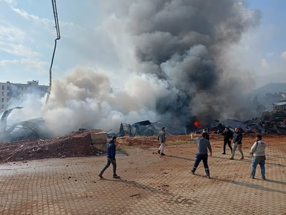 NURDAĞI'NDA İNŞAAT ŞANTİYESİNDE YANGIN