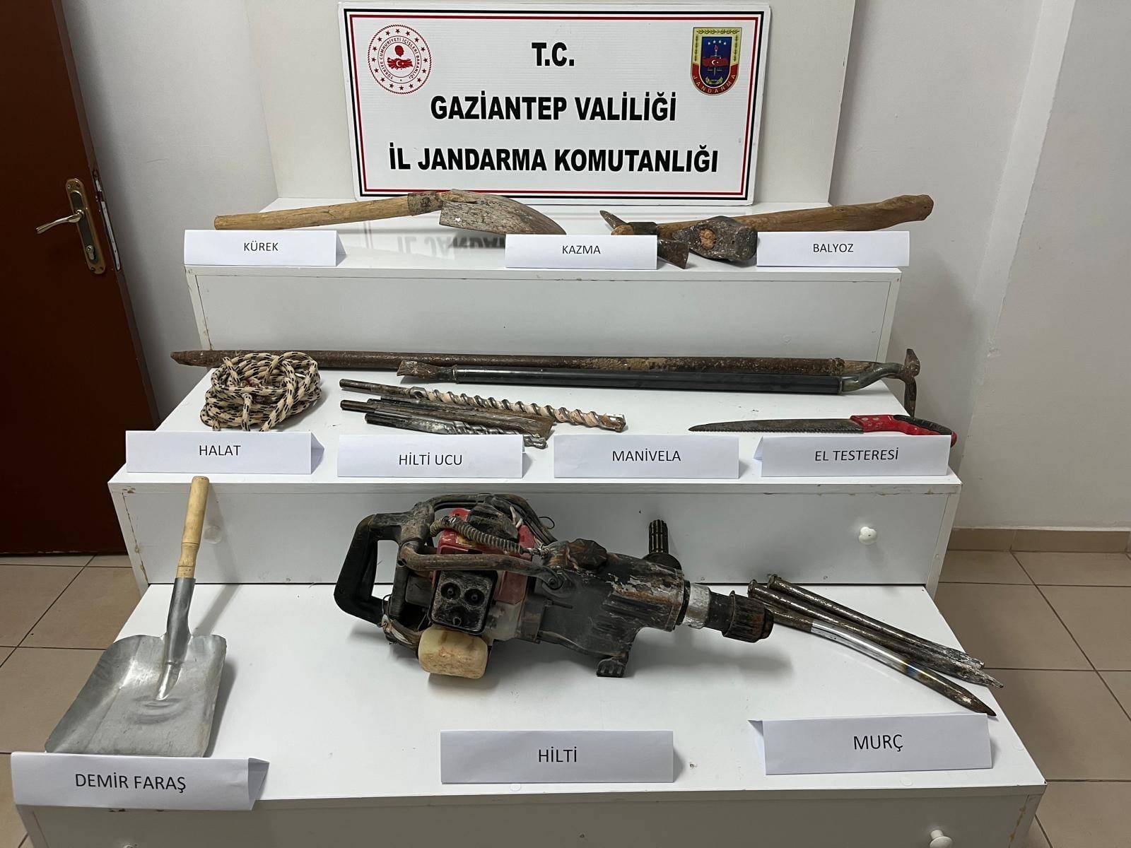 KAÇAK KAZIYA JANDARMA BASKINI