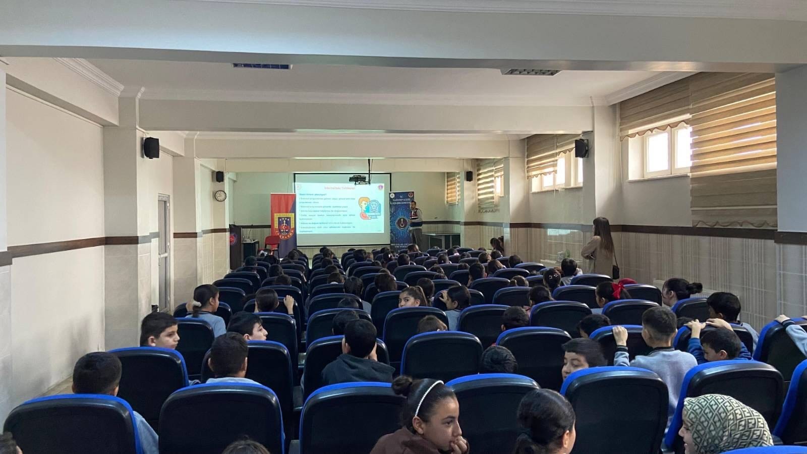 JANDARMADAN ÖĞRENCİLERE TANITIM