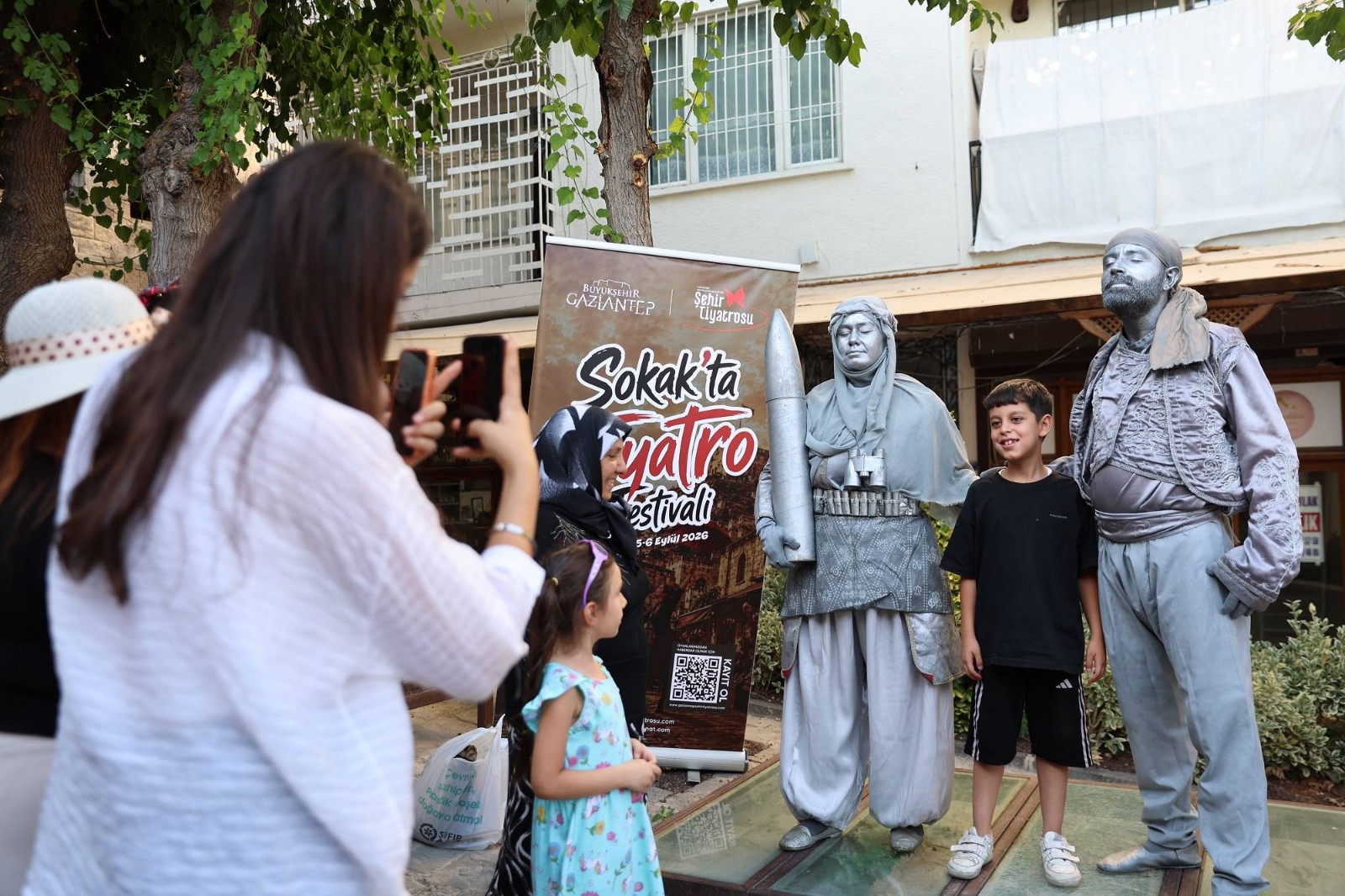 GAZİANTEP BÜYÜKŞEHİR, ŞEHRİN HAFIZASINI BEY MAHALLESİ’NDE     SAHNEYE TAŞIYOR
