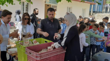 GÖNÜLLÜ ÖĞRETMENLER, DEPREMZEDE ÖĞRENCİLERE MORAL OLDU