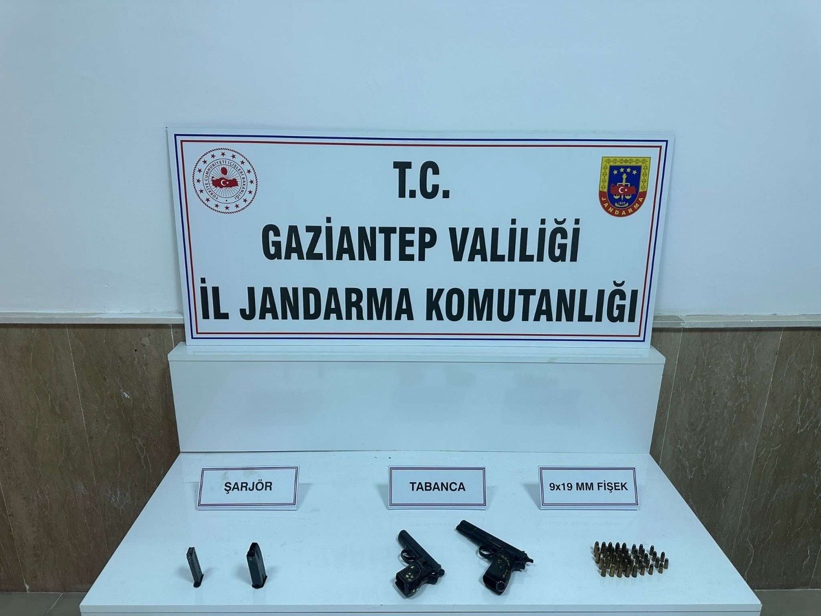 KAÇAKÇILIK OPERASYONUNDA 12 ŞÜPHELİ YAKALANDI